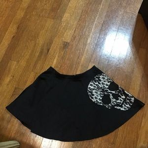 Skull skater skirt
